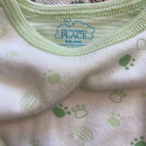 3/$15 SALE The Children’s Place Green Dog Paw Print 3-6 Months Bodysuit - Picture 2 of 4